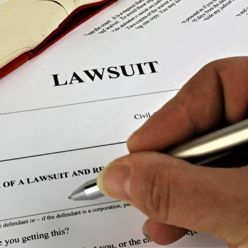 what’s best for your injury case between settling and filing a lawsuit